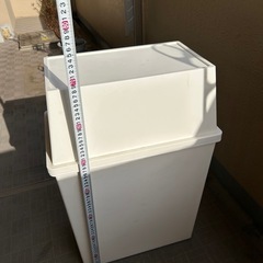 ゴミ箱の画像