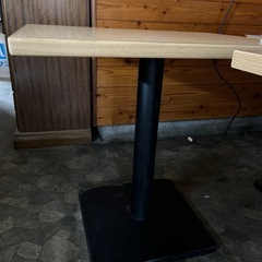 カフェテーブルの画像