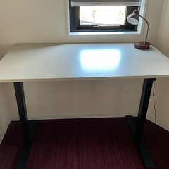 🥸 120 調節可能なデスク / IKEAブランド、TROTTENモデルの画像