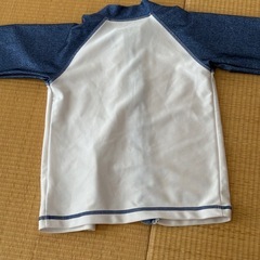 子ども 水着 ラッシュガード100cm　の画像