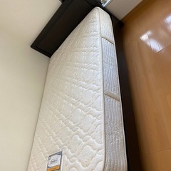 セミダブルベッド+マットレス付き