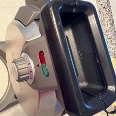 Cuisinart　クイジナート 縦型コンパクト ワッフルメーカー シルバー の画像