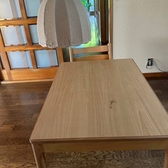 コイズミのダイニングテーブルの画像
