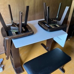 テーブル椅子セットの画像