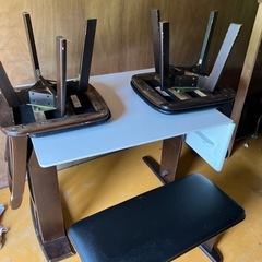テーブル椅子セットの画像