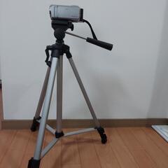 現地に来れるかた！JVCビデオカメラ(三脚や大容量バッテリー付き)