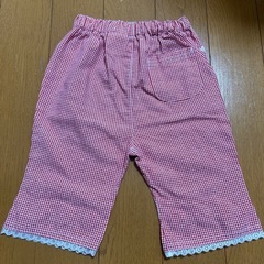 赤いチェック柄ズボンの画像