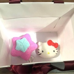 LUSH サンリオコラボバスボム ハローキテイセットの画像