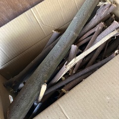 まき　 一箱　
値下げ　 キャンプ　バーベキュー　薪　まきの画像