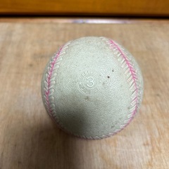 ソフトボール２個の画像