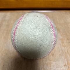 ソフトボール２個の画像