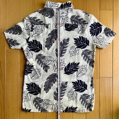 メンズＬ シャツ 紺 ネイビー  美品 織りとボタンが◎の画像