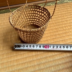 1個の絶妙な麦わら編み収納ミニバスケット　1個200円の画像