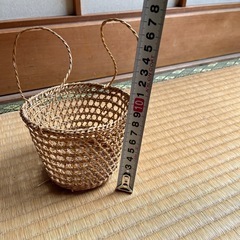 1個の絶妙な麦わら編み収納ミニバスケット　1個200円の画像