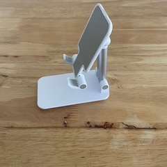 スマホスタンド　白　高さ調節可能の画像