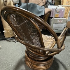 H2506-452ラタン 回転式チェア クッション付き バラ売り不可 キズ汚れ有りの画像
