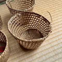 1個の絶妙な麦わら編み収納ミニバスケット　1個200円の画像