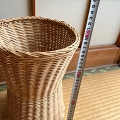 籐製円筒型バスケット　花瓶カバー等にの画像