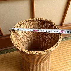 籐製円筒型バスケット　花瓶カバー等にの画像