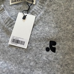 セーター (新品)と帽子の画像