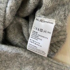セーター (新品)と帽子の画像