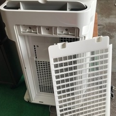 【決まりました】加湿空気清浄機　SHARP   プラズマクラスター　KC-G40-W   2018年製の画像