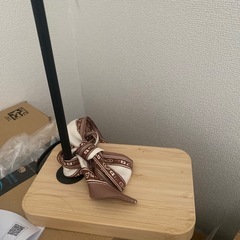 IKEA トゥヴェールハンド テーブルランプの画像