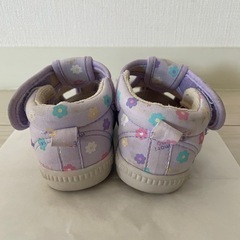 ベビーサンダル 花柄の画像