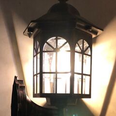 暖色系ソーラーＬＥＤライト（センサー式）　玄関やお庭の装飾に　ローマンスタイルの画像