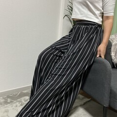 ストライプ柄ワイドパンツ＆パール付きトップスセットアップ　試着画...