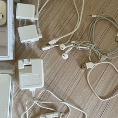 充電器イヤホンなど色々　未使用の画像