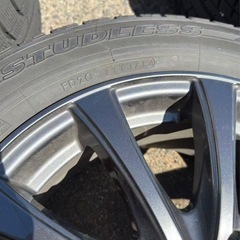 車のタイヤ、ホイールの画像