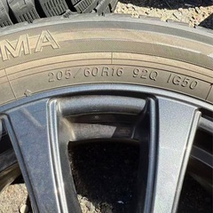 車のタイヤ、ホイールの画像