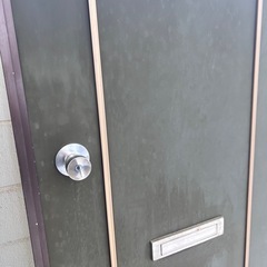 玄関　玄関ドア　アルミドア　事務所　リフォーム　リノベーション　３枚　玄関は鍵付き　名護市　ドア　の画像