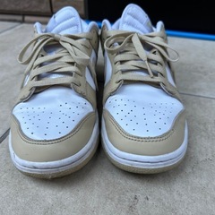 Nike dunk low　ダンクロー　ホワイト　ベージュ　スニーカーの画像