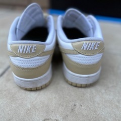 Nike dunk low　ダンクロー　ホワイト　ベージュ　スニーカーの画像