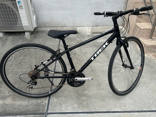 数量は多い  TREK FX2 (和哉 クロスバイク24速 超軽量11.5kg 身長155～165cm 自転車本体