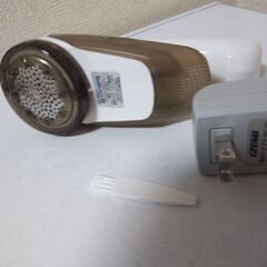 美品！マクセルイズミ 毛玉取り とるとる KC-NW77－T