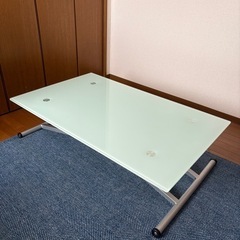 ガラステーブルの画像