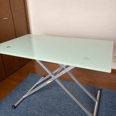 ガラステーブルの画像
