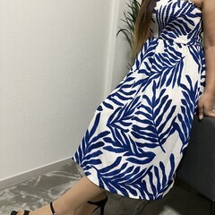 着画あり◎ 青×白リーフ柄 シャーリングワンピース フリーサイズS–M