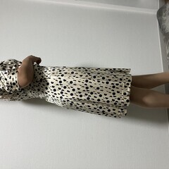 【着画あり】ベージュ×ネイビー ドット柄 シャツワンピース ベルト付 M相当の画像