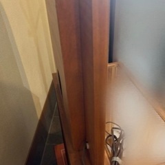 木製ドレッサーで、椅子付きです。の画像