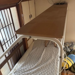 ベッドフレームの画像