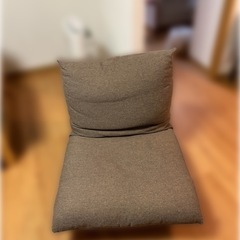 3ドア冷蔵庫と座椅子セットの画像