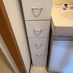 すきま収納棚の画像