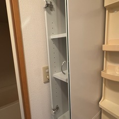 すきま収納棚の画像