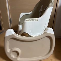 ハイチェアにもなるベビーチェアの画像