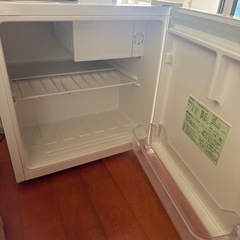 受け渡し予定の為　停止小型冷蔵庫の画像
