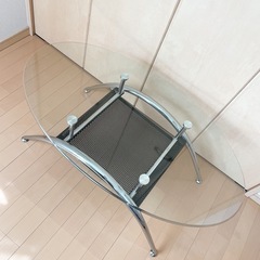 ガラステーブルの画像
